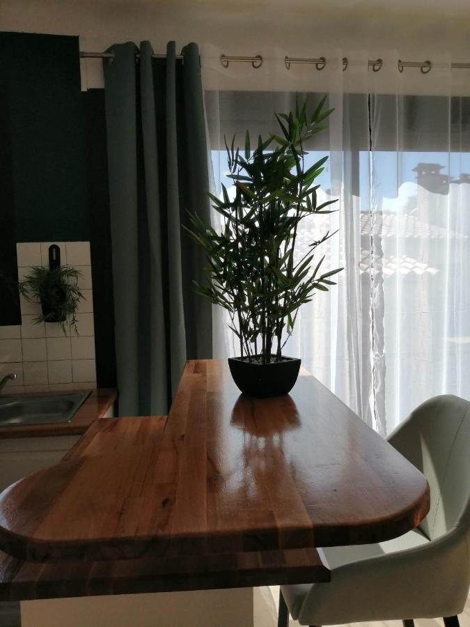 Alicia Apartment Camelas Exterior photo